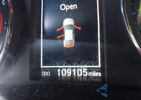 2017 Toyota Corolla Se z USA, uszkodzony, nr VIN 5YFBURHE4HP612317